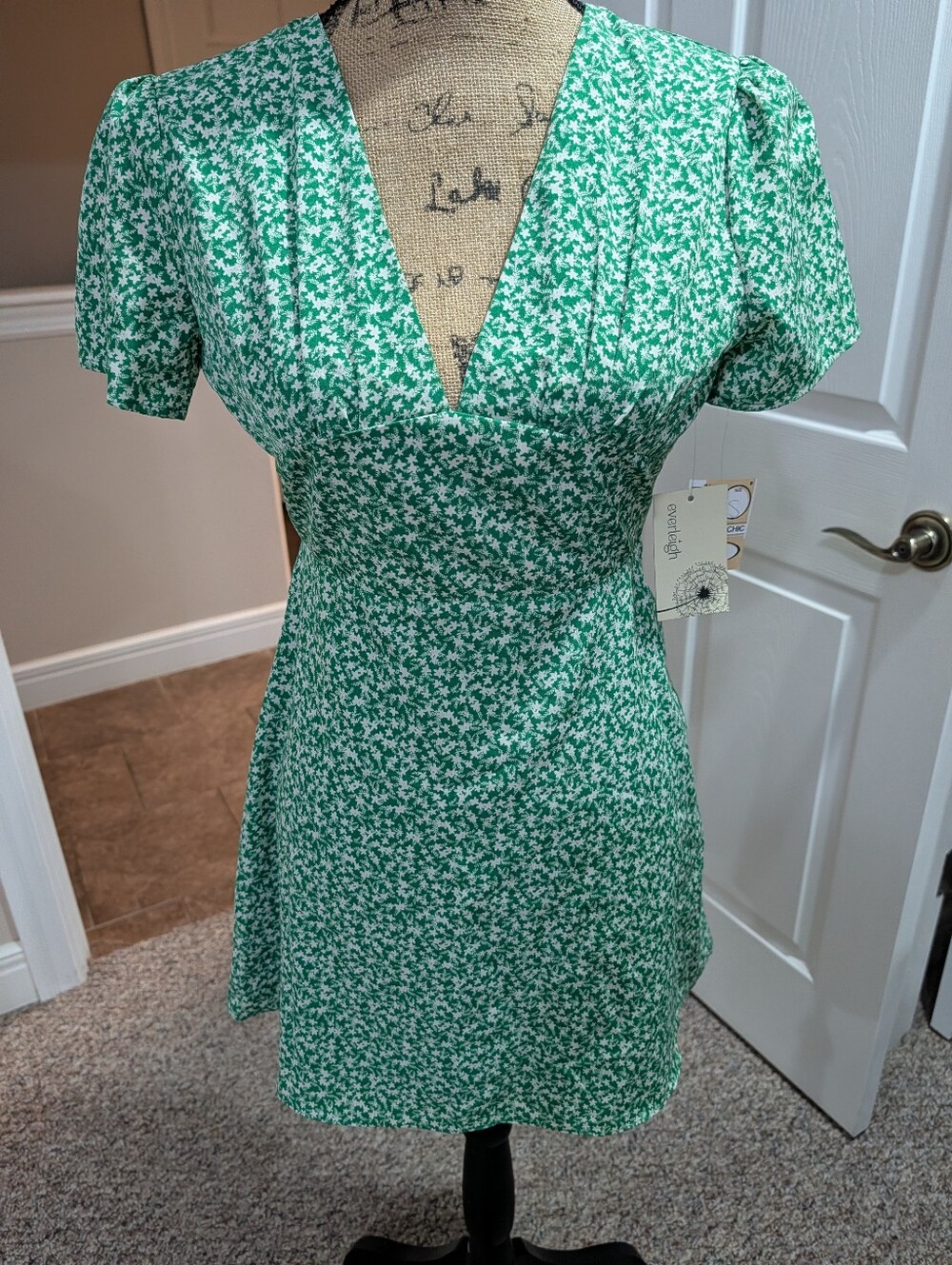everleigh Green Floral V-Neck Puff Sleeve Dress